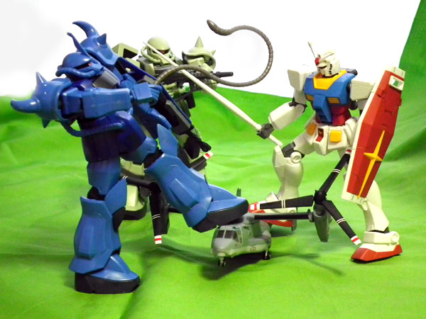 ザクⅡとグフとガンダムとオスプレイ